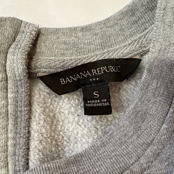 Banana Republic Heather Gray Knit Top - Picture 2 of 3